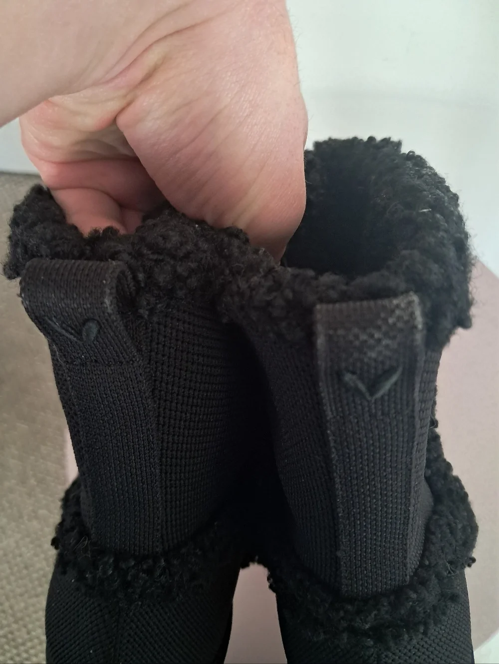 Vivaia Boots Women's 38 8 Black Terry Faux Fur Water Repellent Cozy Comfy